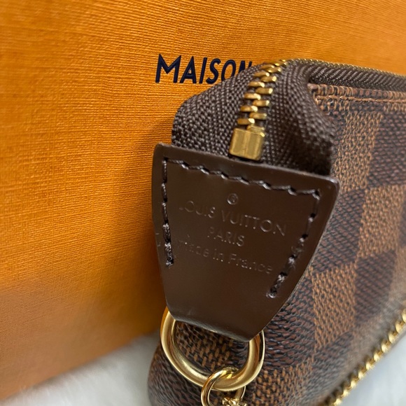 Authentic Louis Vuitton Mini Pochette Accessoires - Picture 5 of 8